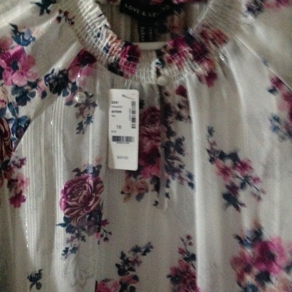 Polyester top with tags - Picture 3 of 3